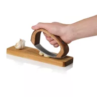   Presa pentru usturoi cu tocator, AdHoc, 2610E18881, 14x4x7.5 cm, Lemn, Otel inoxidabil, Maro