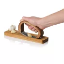 Presa pentru usturoi cu tocator, AdHoc, 2610E18881, 14x4x7.5 cm, Lemn, Otel inoxidabil, Maro