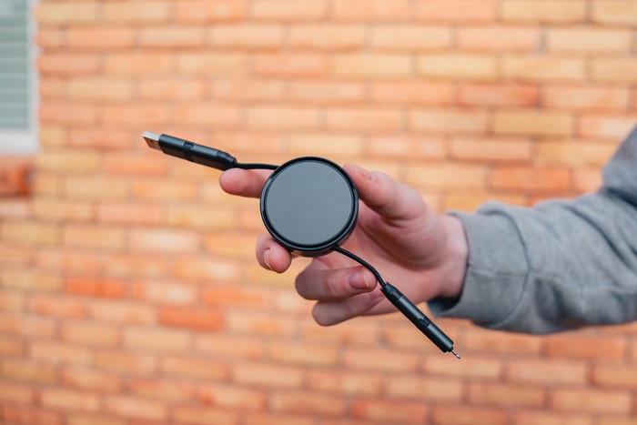 cabluri-de-incarcare-personalizate-gadgeturi-utile-image-content-16.jpg